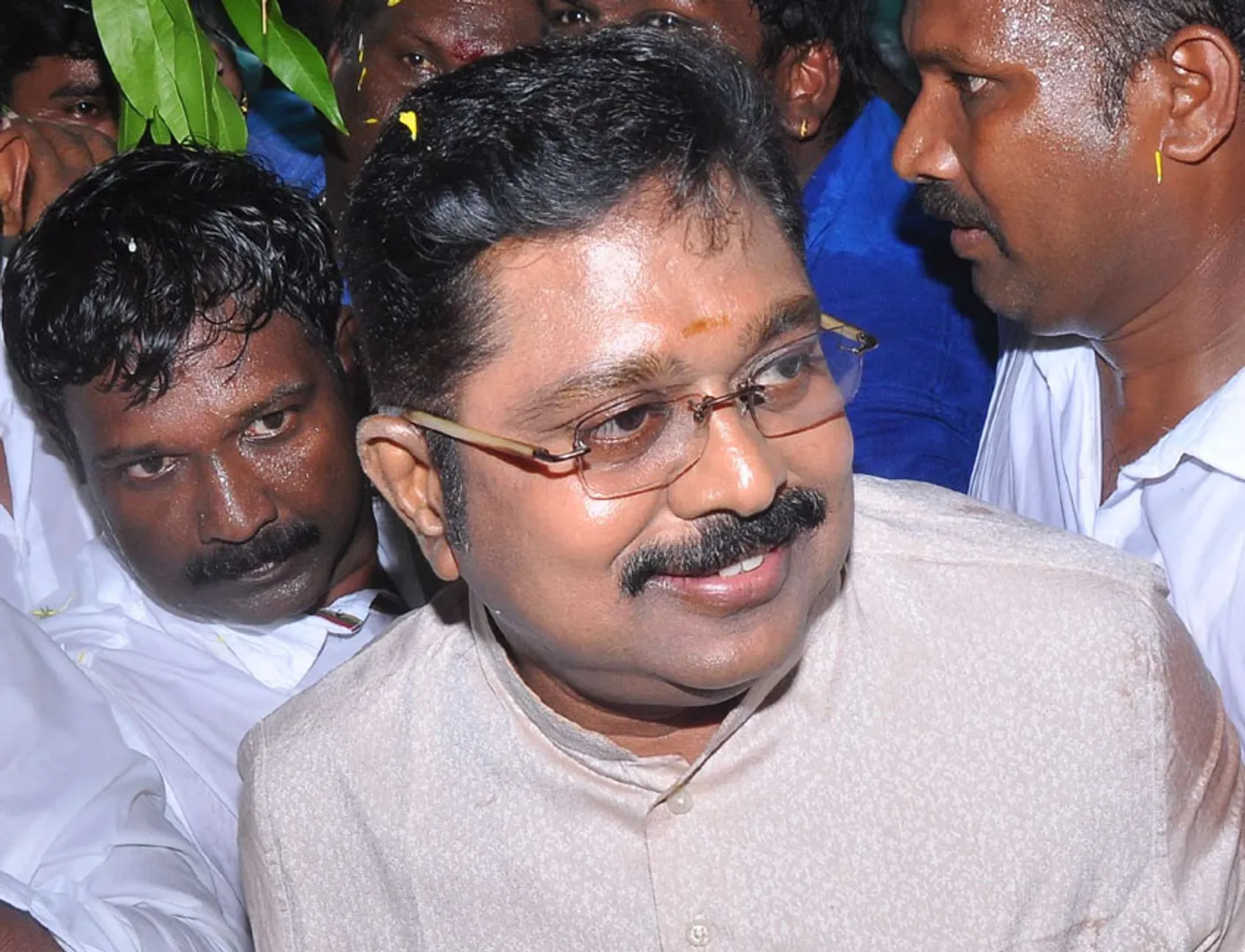t._t._v._dhinakaran